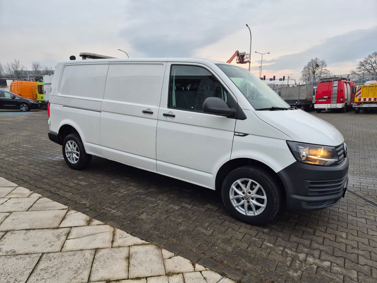 Volkswagen Transporter T6 2.0 TDi DSG / 1 Owner / Long / Serviced - Furgoneta pequeña: foto 5 Volkswagen Transporter T6 2.0 TDi DSG / 1 Owner / Long / Serviced - Furgoneta pequeña: foto 5