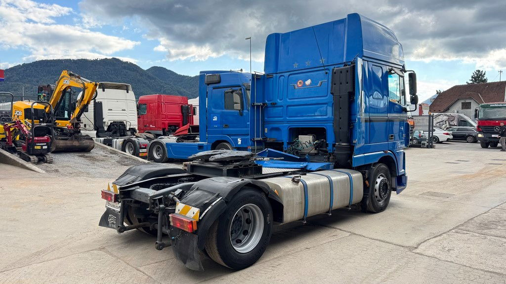 DAF XF 95.430 4x2 tractor unit - tipper hydraulics - Euro 4 - Cabeza tractora: foto 5 DAF XF 95.430 4x2 tractor unit - tipper hydraulics - Euro 4 - Cabeza tractora: foto 5
