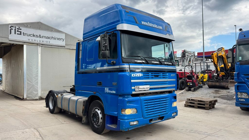DAF XF 95.430 4x2 tractor unit - tipper hydraulics - Euro 4 - Cabeza tractora: foto 3 DAF XF 95.430 4x2 tractor unit - tipper hydraulics - Euro 4 - Cabeza tractora: foto 3