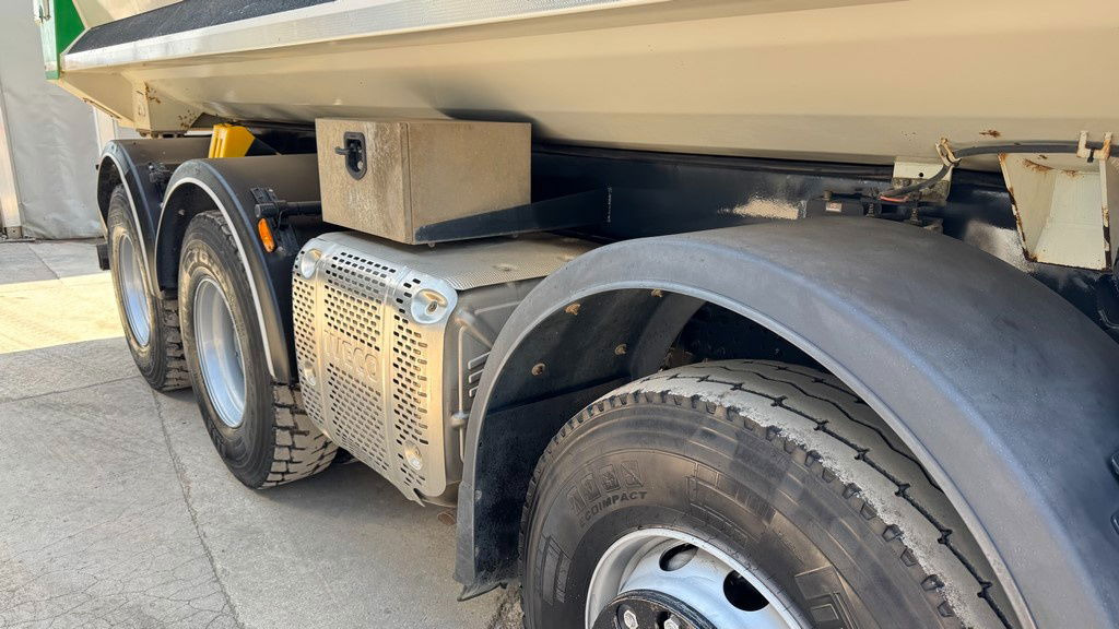 Iveco Trakker AD410T45 8x4 20m3 - hydr. back - 72.000km - Camión volquete: foto 4 Iveco Trakker AD410T45 8x4 20m3 - hydr. back - 72.000km - Camión volquete: foto 4