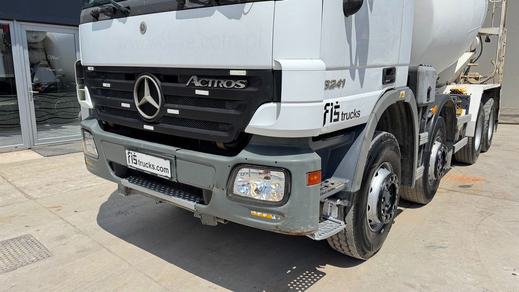 Mercedes-Benz Actros 3241 8x4 mixer 9m3 - Camión hormigonera: foto 2 Mercedes-Benz Actros 3241 8x4 mixer 9m3 - Camión hormigonera: foto 2