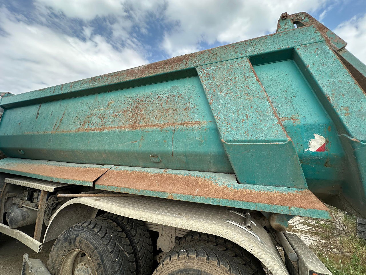 Mercedes-Benz Actros 4141 K 8x6 mulda tipper - damaged - Camión volquete: foto 5 Mercedes-Benz Actros 4141 K 8x6 mulda tipper - damaged - Camión volquete: foto 5