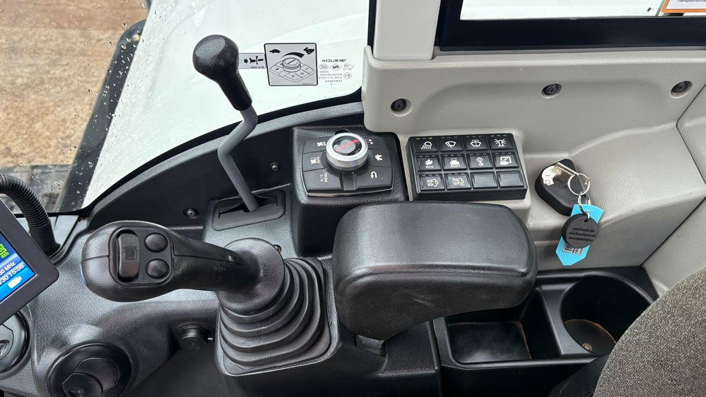 Miniexcavadora Takeuchi TB370 - Powertilt - 3X Buckets - 2021 Year - 3025 Working Hours: foto 19 Miniexcavadora Takeuchi TB370 - Powertilt - 3X Buckets - 2021 Year - 3025 Working Hours: foto 19