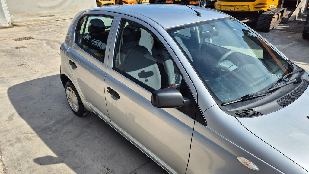 Toyota Yaris 1.0 - Petrol - 5 Doors - AC - Hatchback: foto 5 Toyota Yaris 1.0 - Petrol - 5 Doors - AC - Hatchback: foto 5