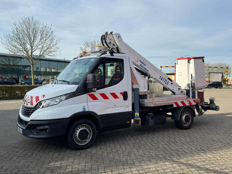 Iveco Daily 35S14 Werkhoogte 14 mtr, 221 draaiuren 18.215 km - Furgoneta: foto 3 Iveco Daily 35S14 Werkhoogte 14 mtr, 221 draaiuren 18.215 km - Furgoneta: foto 3