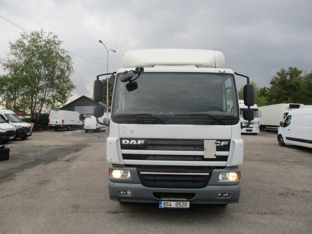 DAF CF 75.310 - Camión caja cerrada: foto 2 DAF CF 75.310 - Camión caja cerrada: foto 2
