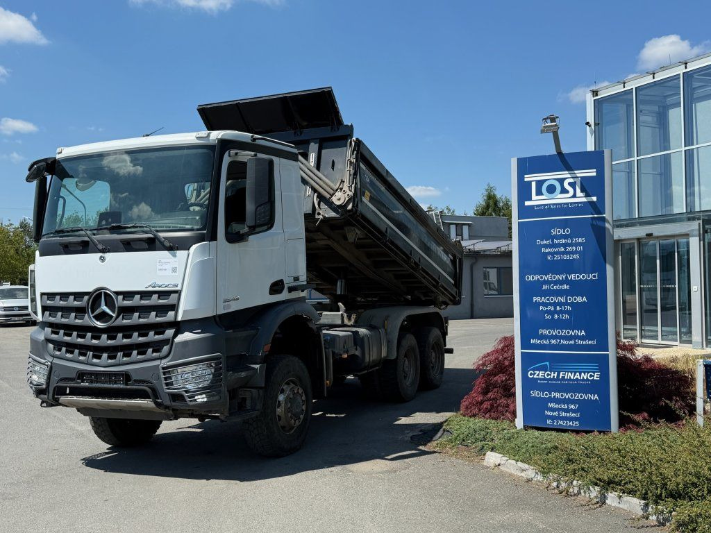 Mercedes-Benz 3343 Arocs 6x6 S3 EURO 6 - Camión volquete: foto 1 Mercedes-Benz 3343 Arocs 6x6 S3 EURO 6 - Camión volquete: foto 1