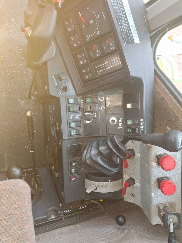 Claas dominator 118 sl Maxi - Cosechadora: foto 2 Claas dominator 118 sl Maxi - Cosechadora: foto 2