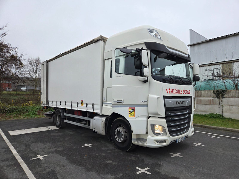 DAF XF 450 - auto-école - Camión lona: foto 2 DAF XF 450 - auto-école - Camión lona: foto 2