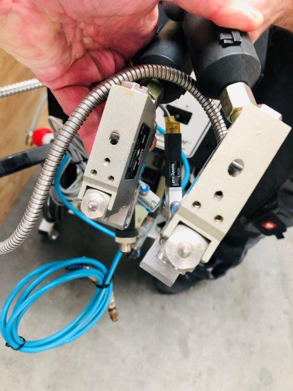Dynatec Quattro Challenger glue melter with two application nozzles Dy 2002 control unit for 8 channels - Máquina de impresión: foto 4 Dynatec Quattro Challenger glue melter with two application nozzles Dy 2002 control unit for 8 channels - Máquina de impresión: foto 4