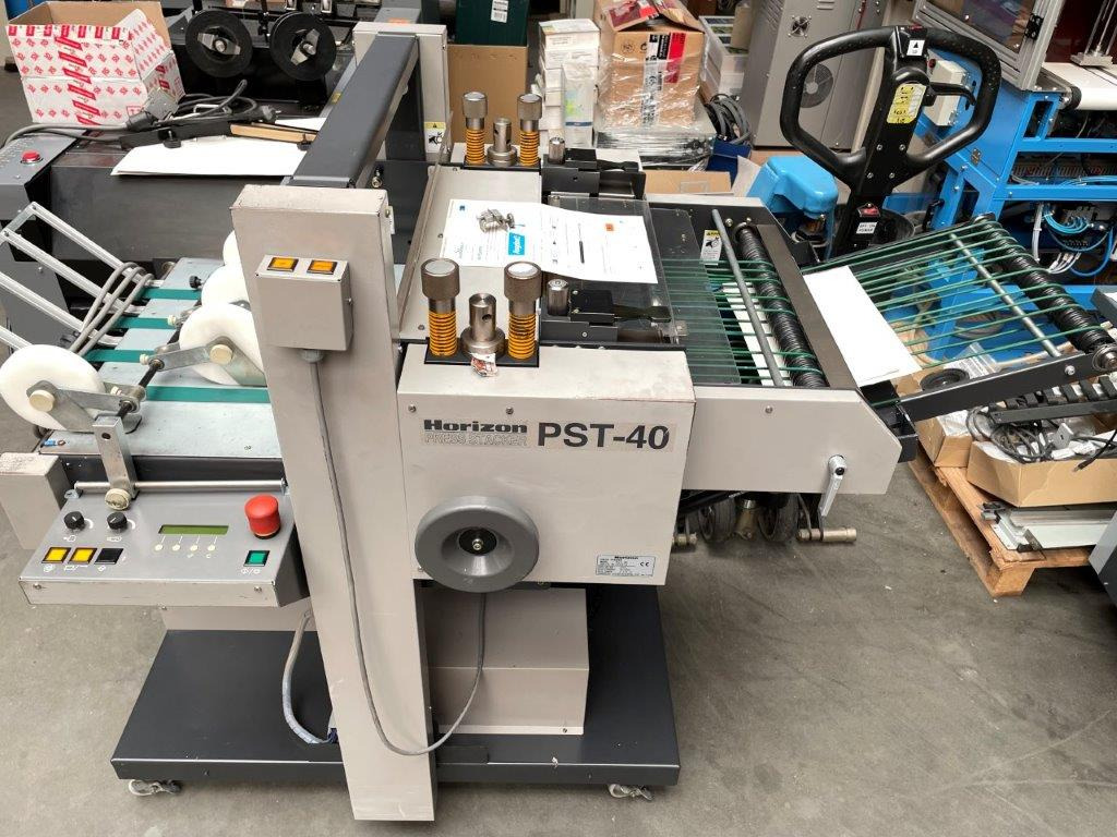 Mobile press with shingle delivery Horizon PST-40 - Plegadora de papel: foto 1 Mobile press with shingle delivery Horizon PST-40 - Plegadora de papel: foto 1