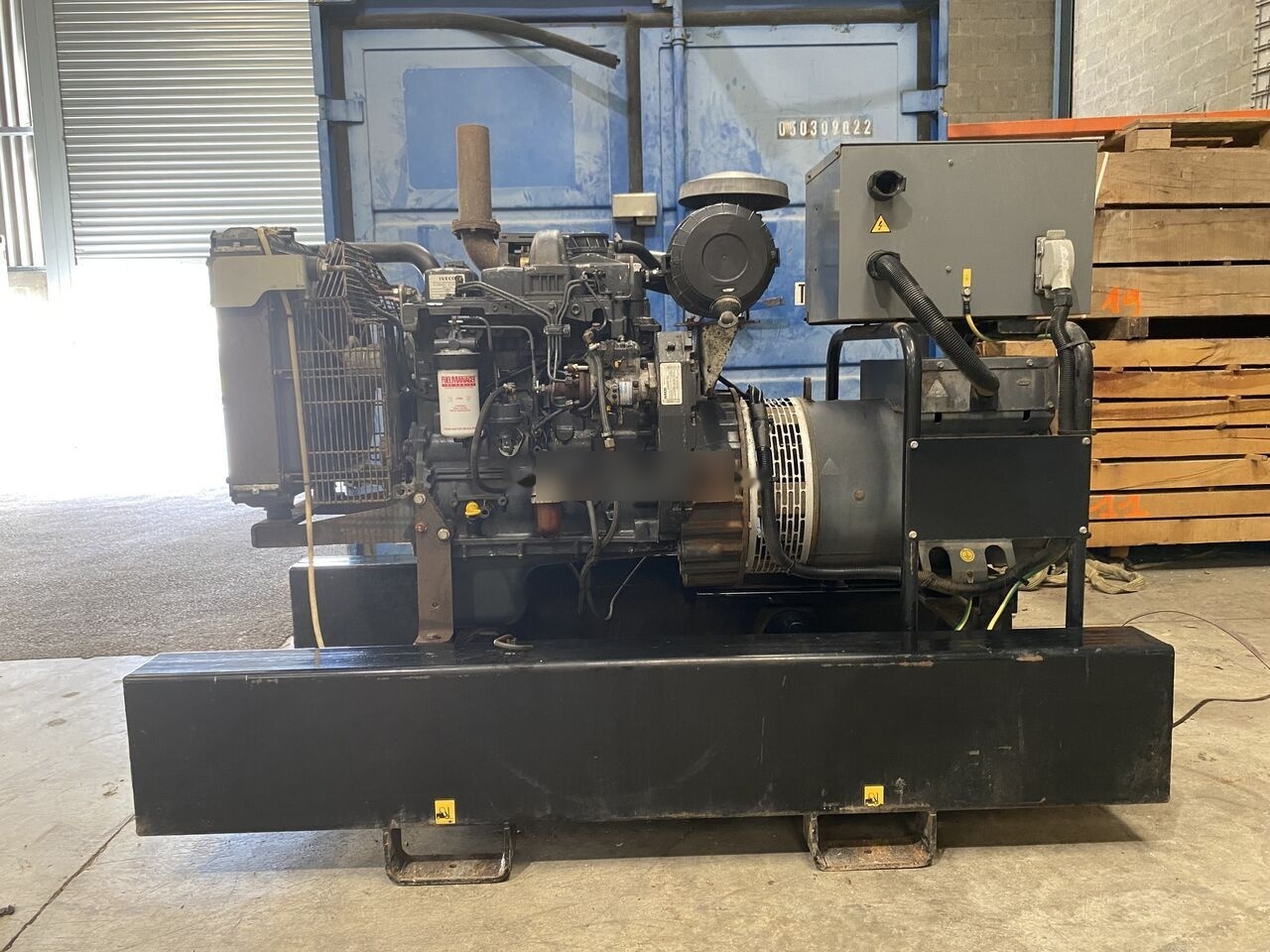 IVECO 60 kVa - Generador industriale: foto 2 IVECO 60 kVa - Generador industriale: foto 2