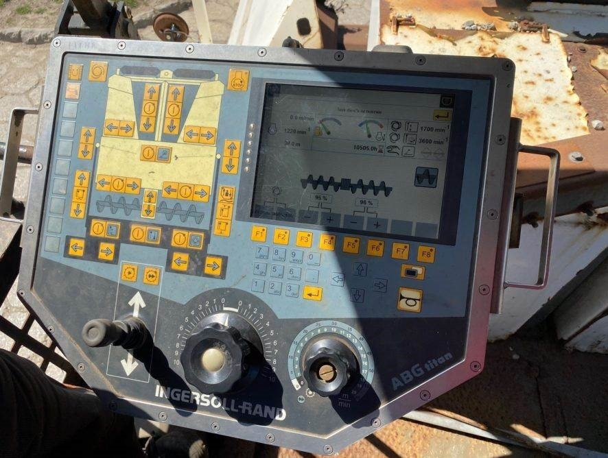 Pavimentadora de asfalto Volvo TITAN 6820: foto 8