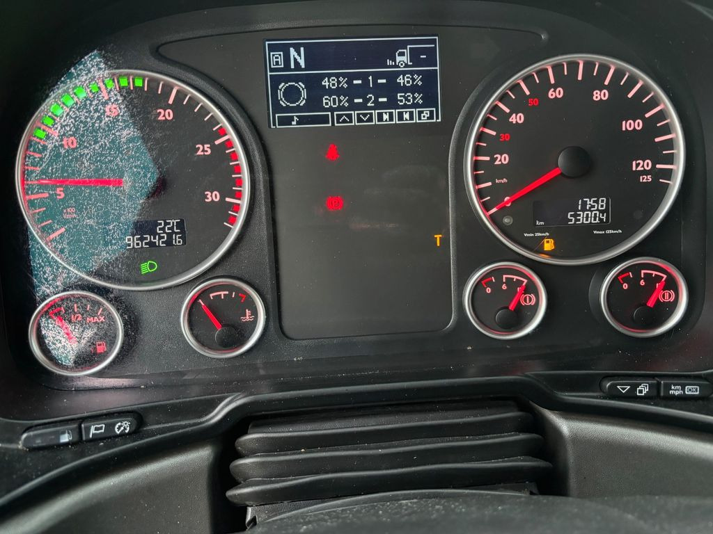 Cabeza tractora MAN TGX 18.440 480 Retarder/NAVI/2 Tanks/Standheiz MAN TGX 18.440 480 Retarder/NAVI/2 Tanks/Standheiz: foto 11 Cabeza tractora MAN TGX 18.440 480 Retarder/NAVI/2 Tanks/Standheiz MAN TGX 18.440 480 Retarder/NAVI/2 Tanks/Standheiz: foto 11