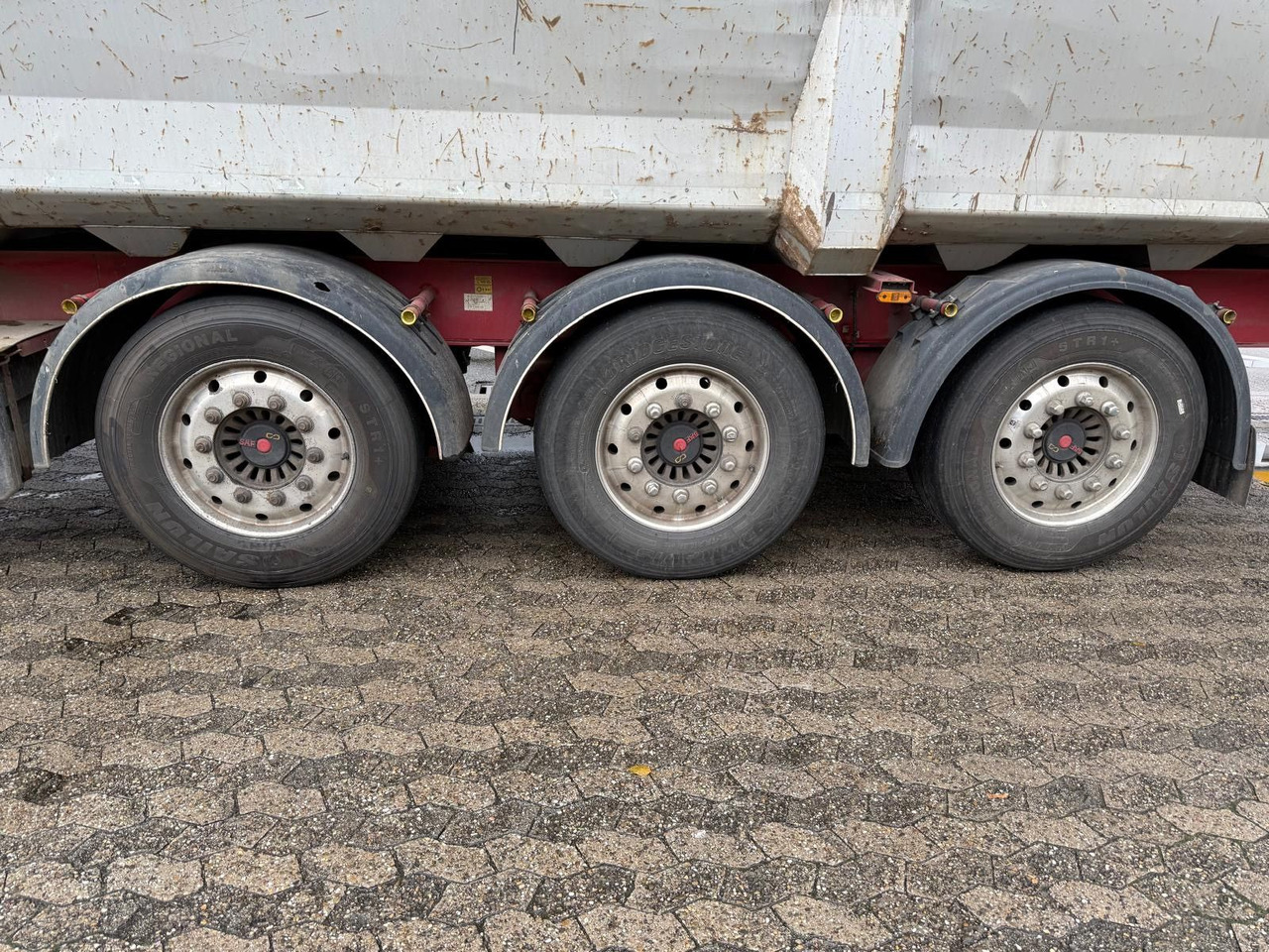 Lück SKF35 86m³/Alufelgen/SAF/Scheibe/Lift - Semirremolque volquete: foto 5 Lück SKF35 86m³/Alufelgen/SAF/Scheibe/Lift - Semirremolque volquete: foto 5