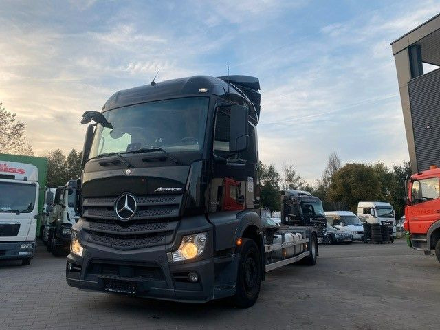 Mercedes-Benz Actros 1842 BDF LBW 1845 2x Mercedes-Benz Actros 1842 BDF LBW 1845 2x - Camión portacontenedore/ Intercambiable: foto 3 Mercedes-Benz Actros 1842 BDF LBW 1845 2x Mercedes-Benz Actros 1842 BDF LBW 1845 2x - Camión portacontenedore/ Intercambiable: foto 3