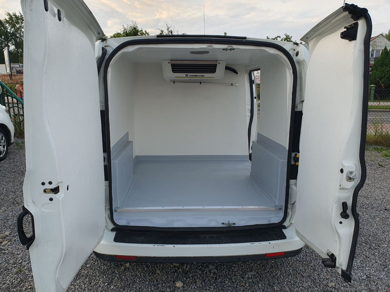 FIAT DOBLO CHLODNIA THERMOKING KLIMA EURO6 - Furgoneta frigorifica: foto 1 FIAT DOBLO CHLODNIA THERMOKING KLIMA EURO6 - Furgoneta frigorifica: foto 1