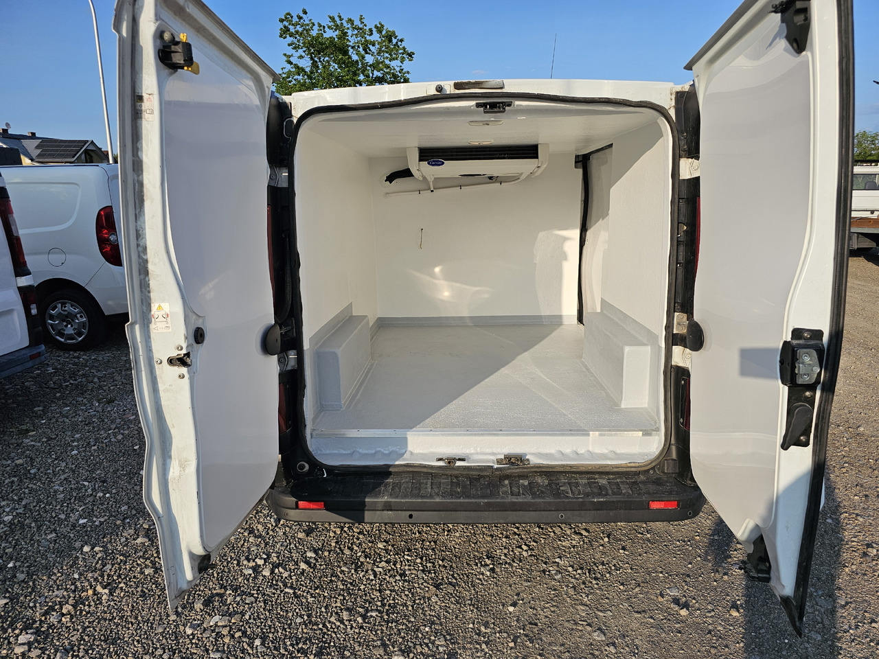 Opel VIVARO CHLODNIA CARRIER+230V CHLODZI GRZEJE KLIMA EURO6 - Furgoneta frigorifica: foto 2 Opel VIVARO CHLODNIA CARRIER+230V CHLODZI GRZEJE KLIMA EURO6 - Furgoneta frigorifica: foto 2