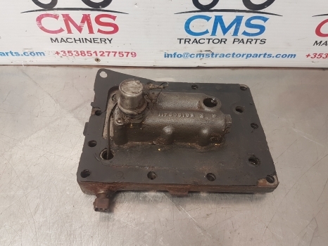 Case 4230 Hydraulic Valve And Cover Plate 10313a3, 110317a1 - Válvula hidráulica para Tractor: foto 1 Case 4230 Hydraulic Valve And Cover Plate 10313a3, 110317a1 - Válvula hidráulica para Tractor: foto 1