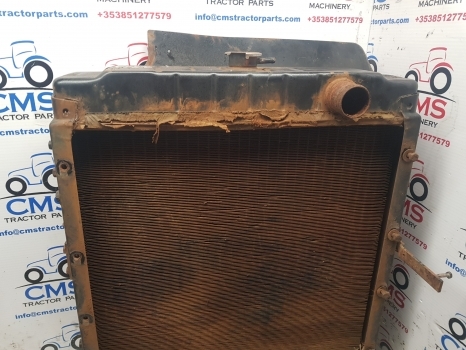 Case 5000 5140, 5250 Engine Water Cooling Radiator 104753a1; 104753a2; A190604 - Radiador para Tractor: foto 3 Case 5000 5140, 5250 Engine Water Cooling Radiator 104753a1; 104753a2; A190604 - Radiador para Tractor: foto 3