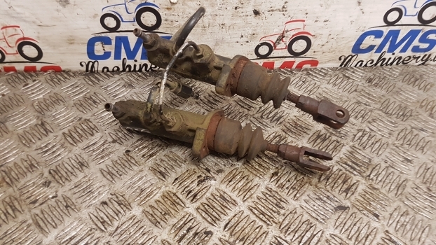 Case 856 Xl, 844 Xl, 745 Xl, 743 Xl Brake Master Cylinders 1287846c91, 226301a1 - Cilindro de freno para Tractor: foto 1 Case 856 Xl, 844 Xl, 745 Xl, 743 Xl Brake Master Cylinders 1287846c91, 226301a1 - Cilindro de freno para Tractor: foto 1