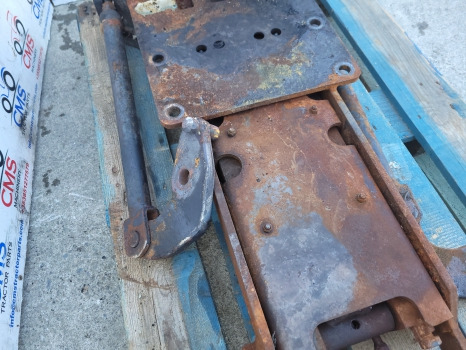 Case Mxm120, Mxm140 New Holland Tm120, Tm140, Tm150 Pick Up Hitch Assy 82036538 - Bastidor/ Chasis: foto 4 Case Mxm120, Mxm140 New Holland Tm120, Tm140, Tm150 Pick Up Hitch Assy 82036538 - Bastidor/ Chasis: foto 4