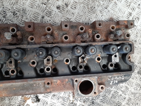 Claas Ares 600, 700, 800 Series 836 Engine Cylinder Head 6005021490 - Cabezal de bloque para Tractor: foto 5 Claas Ares 600, 700, 800 Series 836 Engine Cylinder Head 6005021490 - Cabezal de bloque para Tractor: foto 5