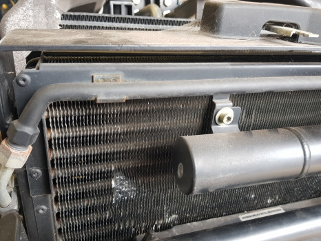Deutz Agrotron M620 Air Conditioning Condenser Radiator 0.016.1816.4/10 - Pieza de aire acondicionado: foto 1 Deutz Agrotron M620 Air Conditioning Condenser Radiator 0.016.1816.4/10 - Pieza de aire acondicionado: foto 1