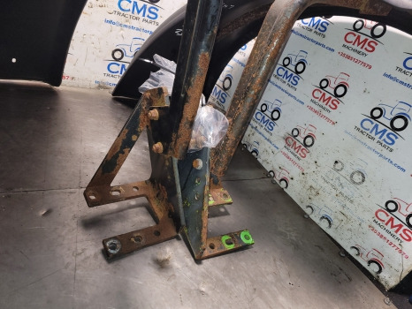 Deutz Agrotron Series 135, 120, 150, 6.05, 6.30 Ser Front Mudguard Bracket Kit 04416250 - Guardabarros: foto 2 Deutz Agrotron Series 135, 120, 150, 6.05, 6.30 Ser Front Mudguard Bracket Kit 04416250 - Guardabarros: foto 2