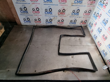 Fiat F, F-dt Series, F100, F140dt, F120, F120dt Windscreen Gasket Seal 5161843 - Ventana y piezas: foto 2 Fiat F, F-dt Series, F100, F140dt, F120, F120dt Windscreen Gasket Seal 5161843 - Ventana y piezas: foto 2