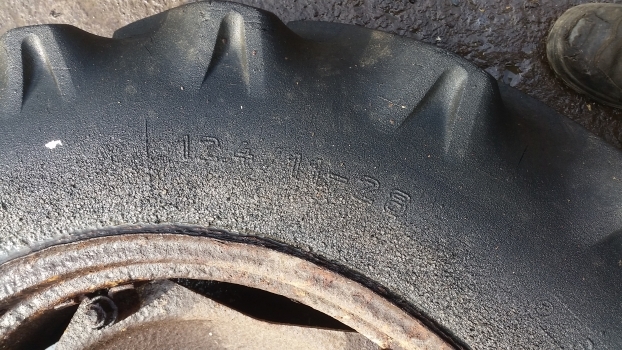 Ford 4000 Rear Wheel And Tyre 12.4/11-28. Please Check The Description - Rueda completa para Tractor: foto 3 Ford 4000 Rear Wheel And Tyre 12.4/11-28. Please Check The Description - Rueda completa para Tractor: foto 3