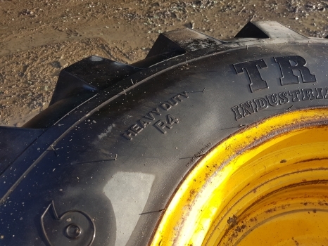 Ford 4550 Rear Wheel Rim And Tyre 18.4-26, 1 Inch Grip, 6 Inches Centre Hole - Rueda completa para Tractor: foto 3 Ford 4550 Rear Wheel Rim And Tyre 18.4-26, 1 Inch Grip, 6 Inches Centre Hole - Rueda completa para Tractor: foto 3