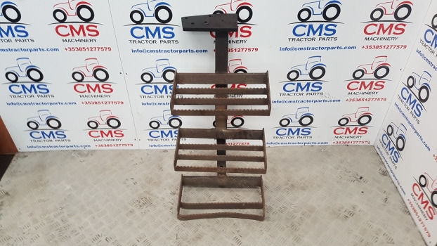Ford New Holland 40, Ts Series, Ts110, 8340 Foot Step Lhs 82007896, 82007892 - Peldaño: foto 1 Ford New Holland 40, Ts Series, Ts110, 8340 Foot Step Lhs 82007896, 82007892 - Peldaño: foto 1