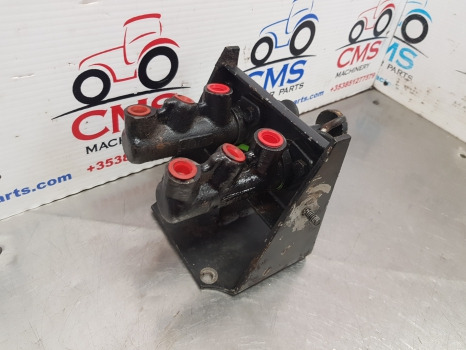 International Case 885 Xl, 85, Case 4200, Brake Master Cylinder 1287843c91 - Cilindro de freno para Maquinaria agrícola: foto 2 International Case 885 Xl, 85, Case 4200, Brake Master Cylinder 1287843c91 - Cilindro de freno para Maquinaria agrícola: foto 2