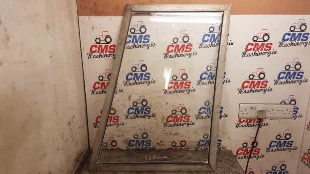 Massey Ferguson 50b Cab Window Frame Glass Lhs. Please Check By The Photos. - Ventana y piezas para Retroexcavadora: foto 1 Massey Ferguson 50b Cab Window Frame Glass Lhs. Please Check By The Photos. - Ventana y piezas para Retroexcavadora: foto 1