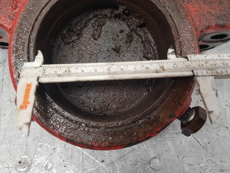 Mccormick Case Mxc, Mc Mc100 Front Axle Support Bracket Front 138532, 337257a1 - Suspensión para Tractor: foto 4 Mccormick Case Mxc, Mc Mc100 Front Axle Support Bracket Front 138532, 337257a1 - Suspensión para Tractor: foto 4