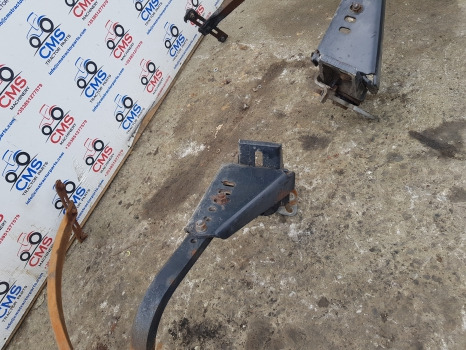 Guardabarros New Holland Case T6, T7, T6000, Maxxum Ser Front Mudguard Bracket Kit 47444870: foto 8