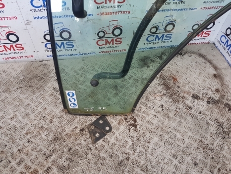 New Holland T4, T5 Series T5.95, 85, 120 Cab Door Lhs 84472427, 84224132 - Puerta y piezas para Tractor: foto 2 New Holland T4, T5 Series T5.95, 85, 120 Cab Door Lhs 84472427, 84224132 - Puerta y piezas para Tractor: foto 2