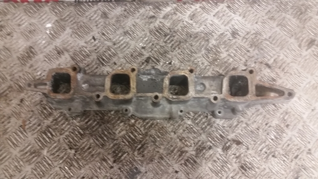New Holland T5.100, T5.110, T5.120 Engine Air Intake Manifold Spacer 5801701355 - Colector de admisión para Tractor: foto 3 New Holland T5.100, T5.110, T5.120 Engine Air Intake Manifold Spacer 5801701355 - Colector de admisión para Tractor: foto 3