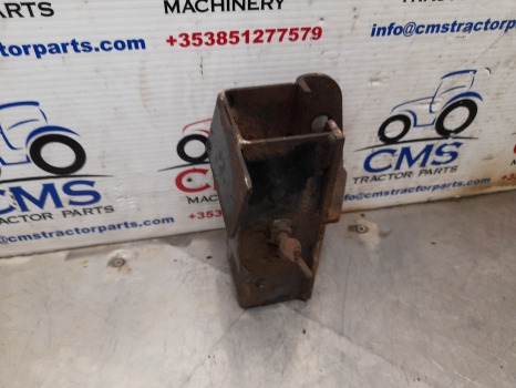 New Holland T7030, T7040 Case Puma 210 Hook, Drawbar Holding Bracket 82039820 - Bastidor/ Chasis: foto 1 New Holland T7030, T7040 Case Puma 210 Hook, Drawbar Holding Bracket 82039820 - Bastidor/ Chasis: foto 1
