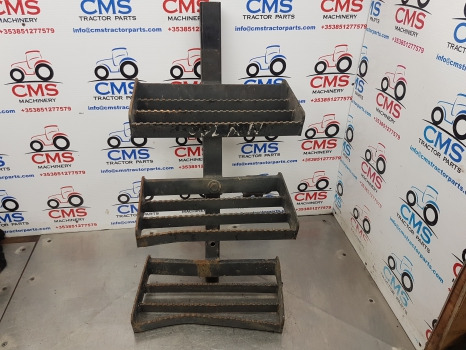 New Holland Tm, 60, Mxm, Fiat M Series Foot Step Assy Rhs 82019808, 82007892 - Peldaño: foto 1 New Holland Tm, 60, Mxm, Fiat M Series Foot Step Assy Rhs 82019808, 82007892 - Peldaño: foto 1