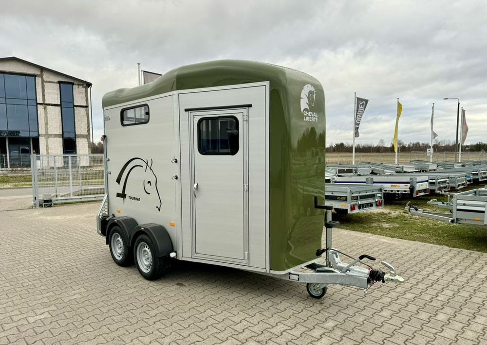 CHEVAL LIBERTÉ Touring Country + siodlarnia | przyczepa dla dwóch koni z rampą z przodu | 2000 kg DMC - Remolque para caballos: foto 2 CHEVAL LIBERTÉ Touring Country + siodlarnia | przyczepa dla dwóch koni z rampą z przodu | 2000 kg DMC - Remolque para caballos: foto 2