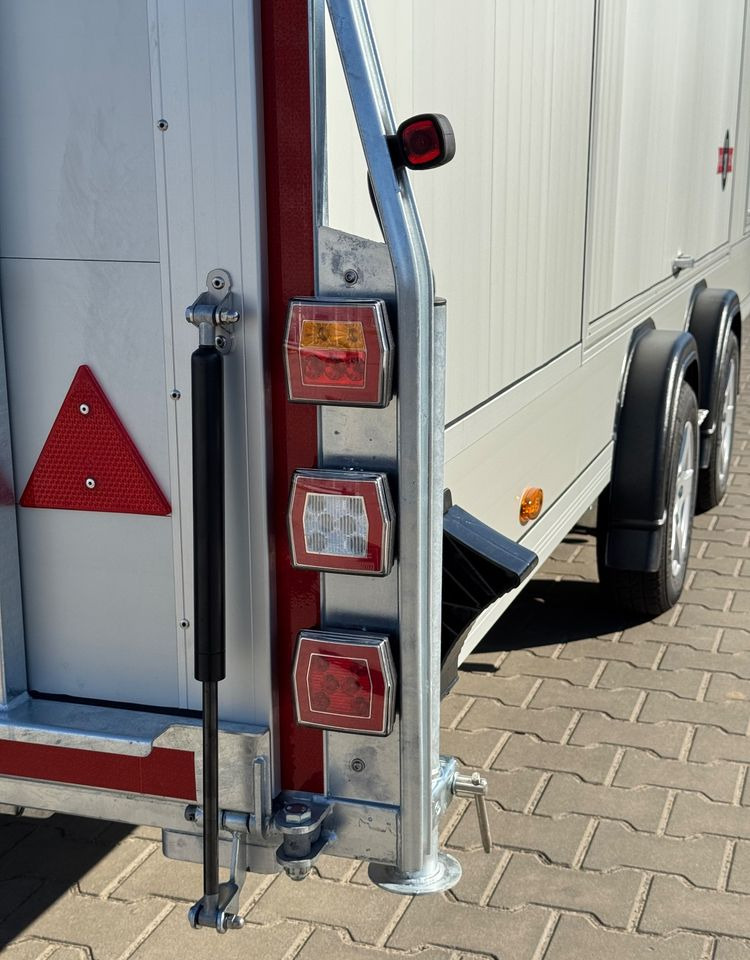 DEBON C2000 - zamknięta przyczepa do przewozu aut, 550 x 215 cm, 3500kg, felgi ALU, wciągarka elektryczna - Remolque portavehículos: foto 5 DEBON C2000 - zamknięta przyczepa do przewozu aut, 550 x 215 cm, 3500kg, felgi ALU, wciągarka elektryczna - Remolque portavehículos: foto 5