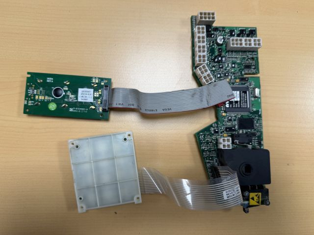 Atlet 078925 | Controlboard Tillerhead including display and keyboartd from PLP2 - Sistema eléctrico para Equipo de manutención: foto 2 Atlet 078925 | Controlboard Tillerhead including display and keyboartd from PLP2 - Sistema eléctrico para Equipo de manutención: foto 2
