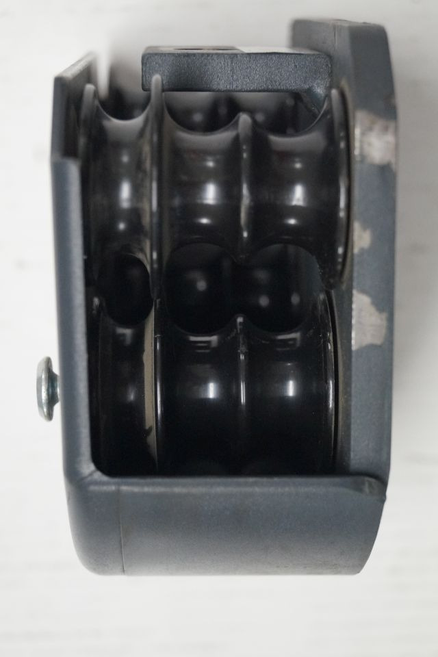 Jungheinrich 51160772 | Block rollor Hose guide for ETV from year 2003 till 2011 - Hidráulica para Equipo de manutención: foto 4 Jungheinrich 51160772 | Block rollor Hose guide for ETV from year 2003 till 2011 - Hidráulica para Equipo de manutención: foto 4