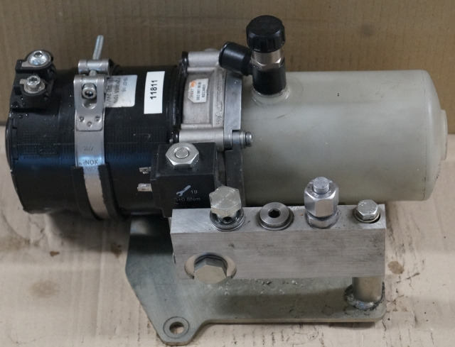 Linde 003810886 | pump unit 24V 1,2KW pump unit 24V 1,2KW - Bomba hidráulica para Equipo de manutención: foto 1 Linde 003810886 | pump unit 24V 1,2KW pump unit 24V 1,2KW - Bomba hidráulica para Equipo de manutención: foto 1