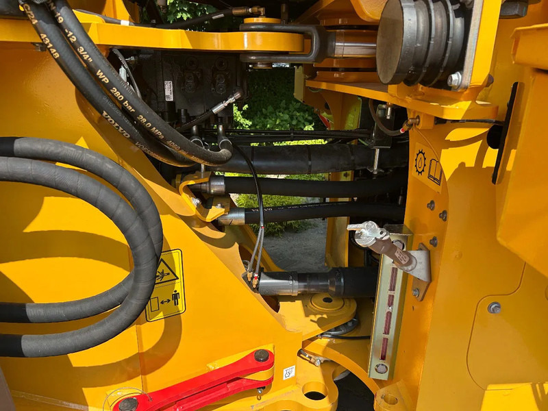 Cargadora de ruedas Volvo L120 H2 UNUSED Michelin 750/65: foto 10