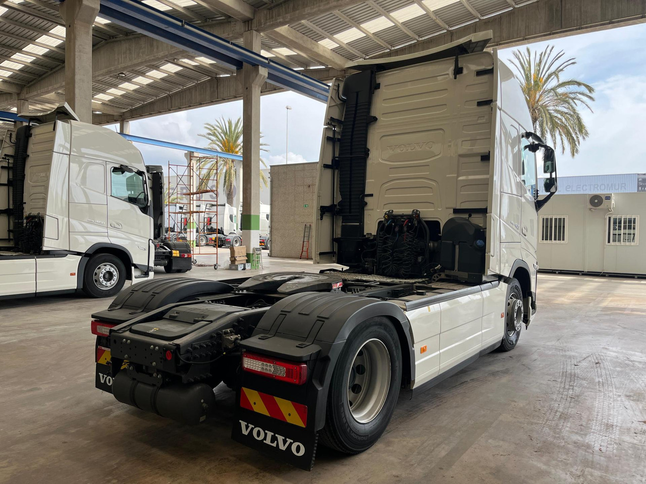 Volvo FH 500 Globetrotter XL Varios I-ParkCool - Cabeza tractora: foto 3 Volvo FH 500 Globetrotter XL Varios I-ParkCool - Cabeza tractora: foto 3