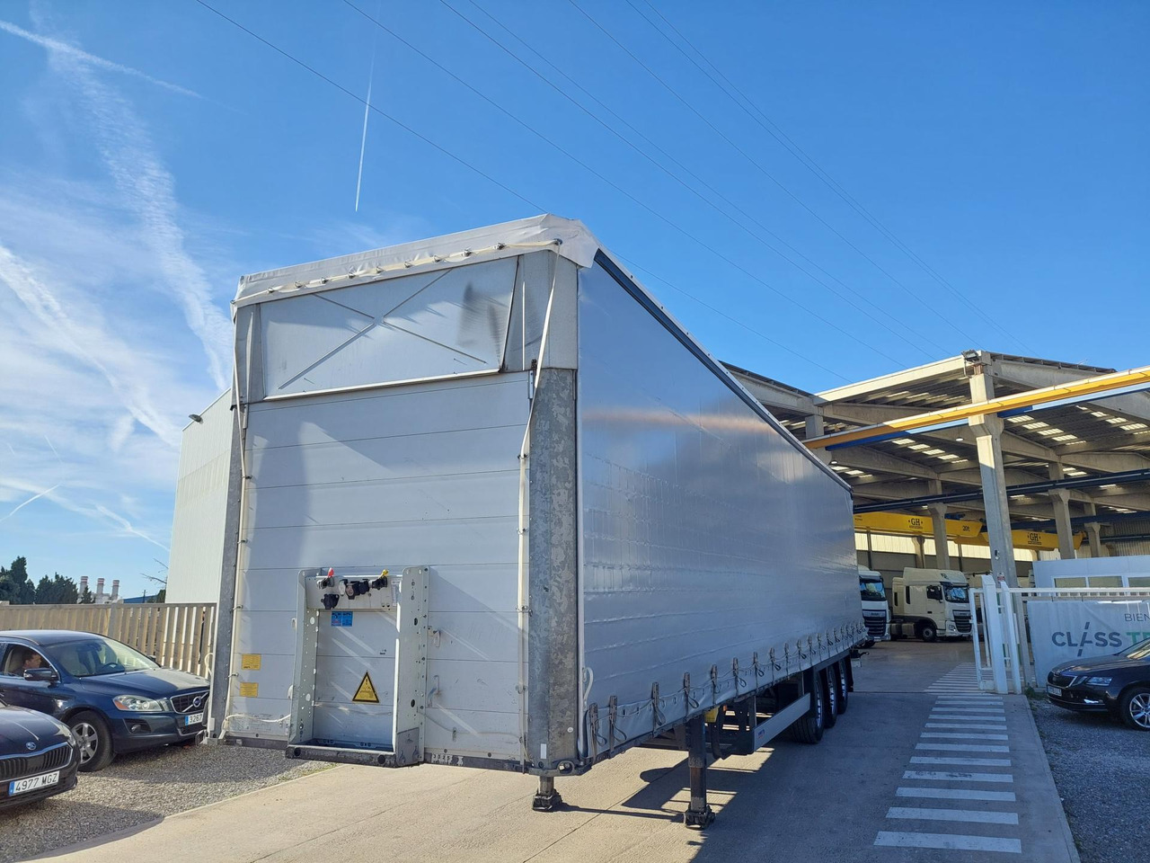 Schmitz Cargobull SCS24/L Varios - Semirremolque lona: foto 1 Schmitz Cargobull SCS24/L Varios - Semirremolque lona: foto 1