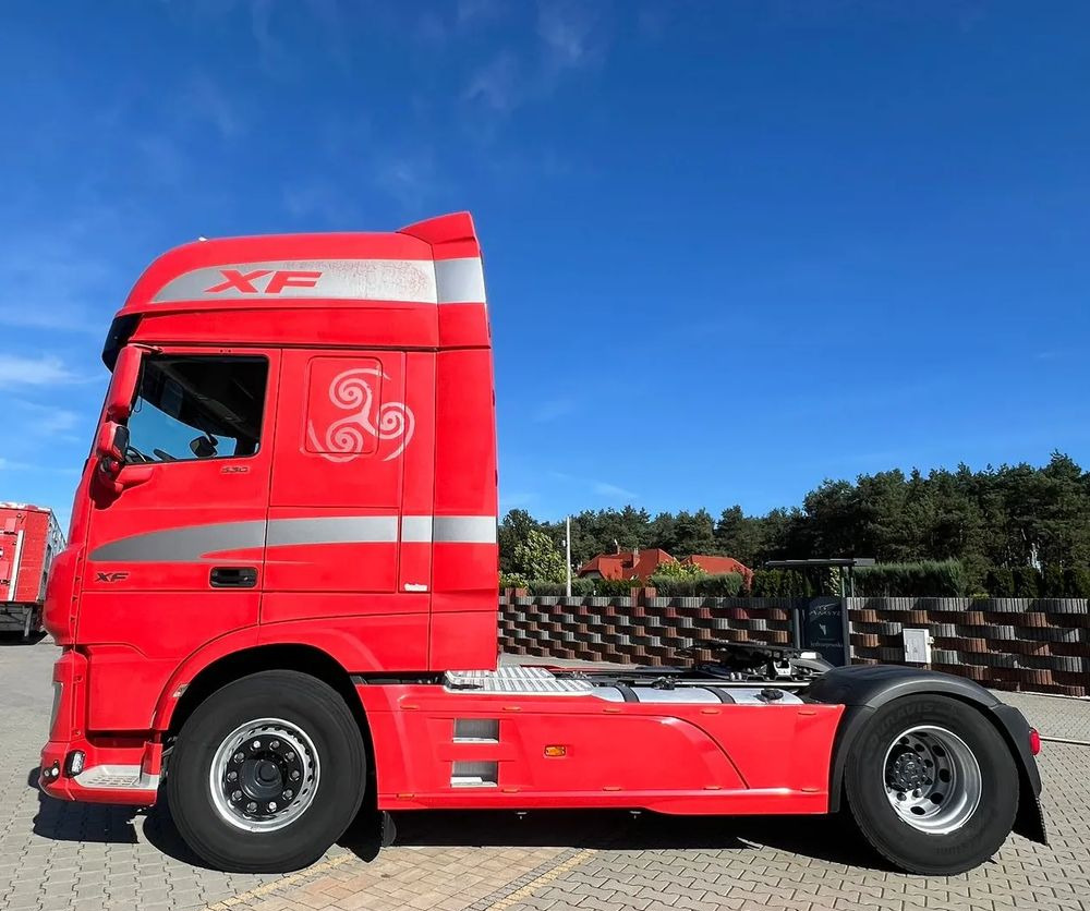 DAF XF 530 Super Space Cab | RETARDER | KLIMATYZACJA | EURO 6 | 2018 | 530 000 km - Cabeza tractora: foto 2 DAF XF 530 Super Space Cab | RETARDER | KLIMATYZACJA | EURO 6 | 2018 | 530 000 km - Cabeza tractora: foto 2